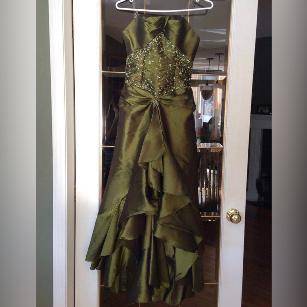 Tiffany Designs grad prom dress, size 4